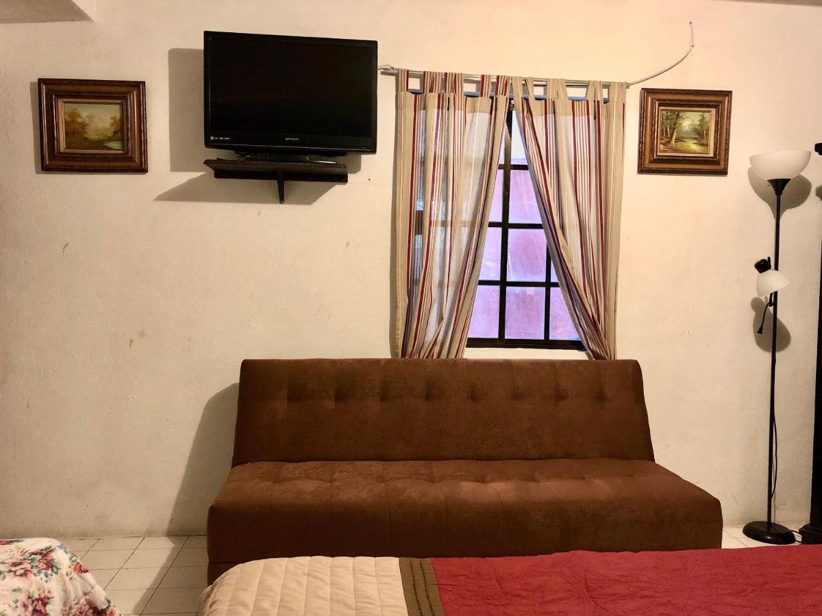 Oyo Hotel Cuatro Reales Galeana 外观 照片